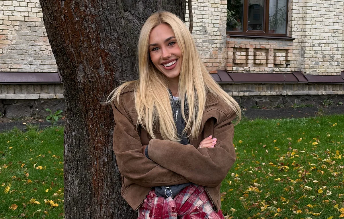 Даша Квіткова довела, що гумові чоботи можуть стати родзинкою осіннього образу