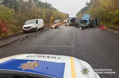 На Полтавщині зіткнулися два легковики та мікроавтобус: є загиблі й травмовані