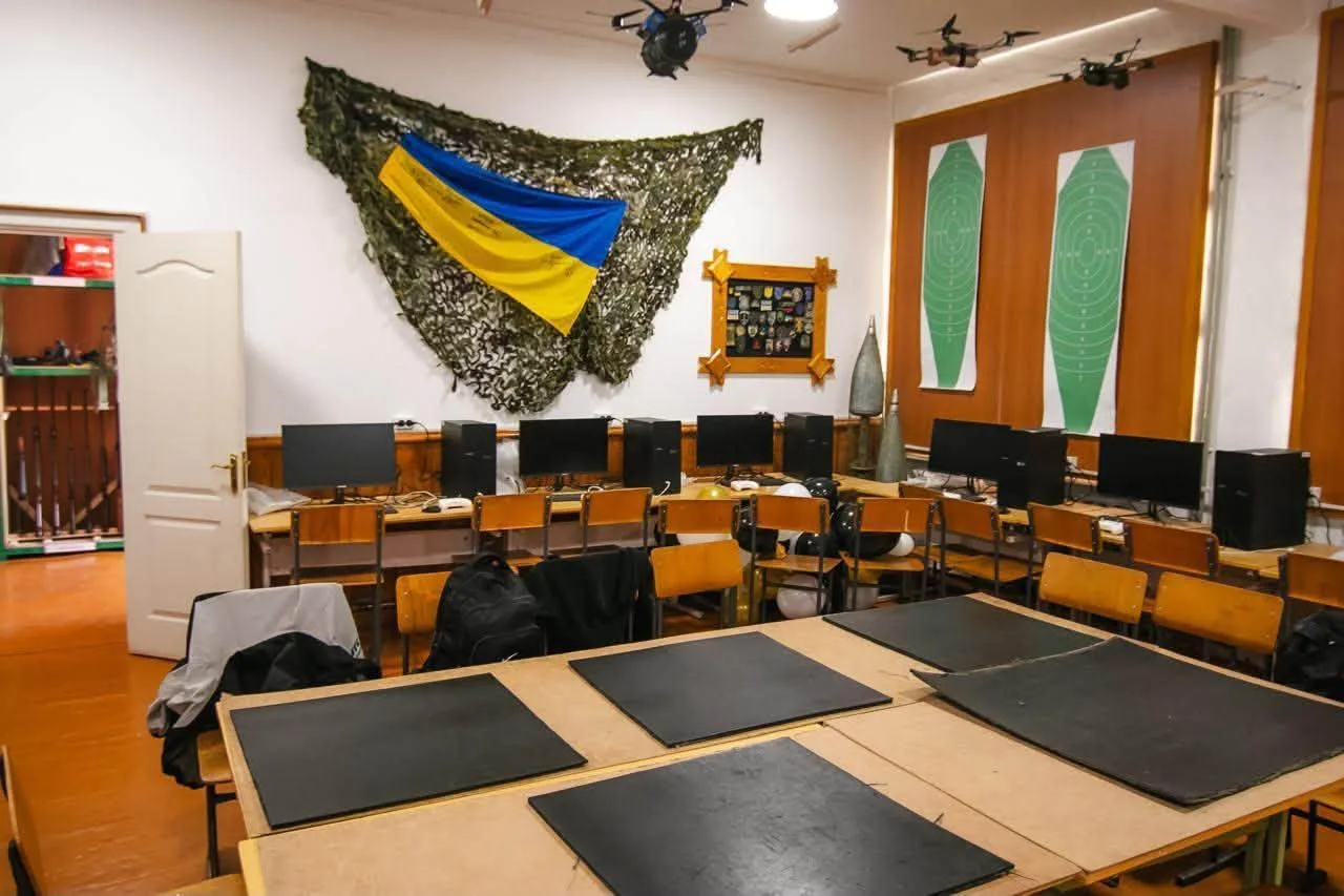 На Прикарпатті понад 26 тисяч старшокласників вивчають «Захист України»: діють 64 навчальні осередки