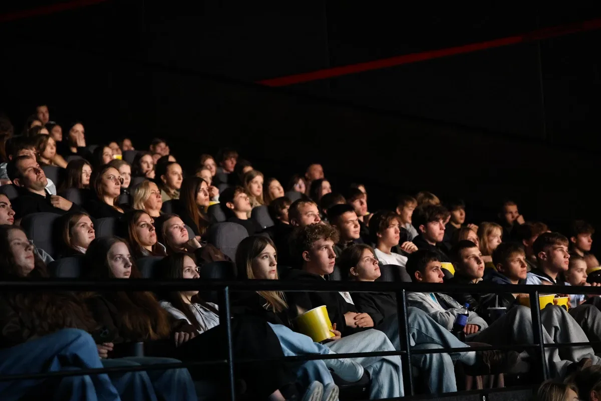 Старшокласники Самбірщини переглянули перший у світі військовий екшн, знятий із використанням FPV-дронів (фото)