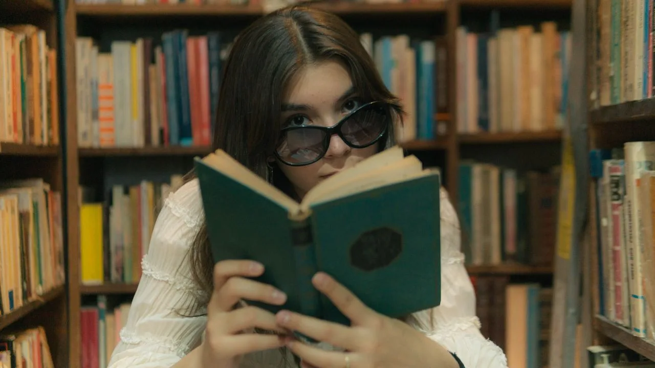 Здесь какая-то тайна: почему люди любят читать книги о тайных обществах, скрытых символах и заговорах