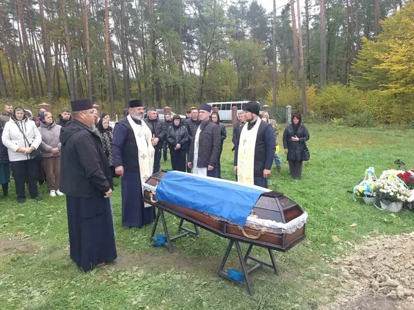 Довго вважався зниклим безвісти: на Волині попрощалися з воїном Віталієм Бречком (фото)