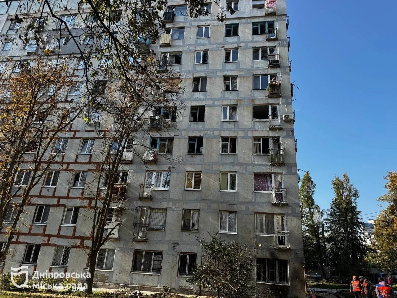 У Дніпрі внаслідок атаки рф ввечері 10 жовтня пошкоджено будинки, поліклініку та заклад освіти. Ліквідація наслідків триває - 11.10.2026