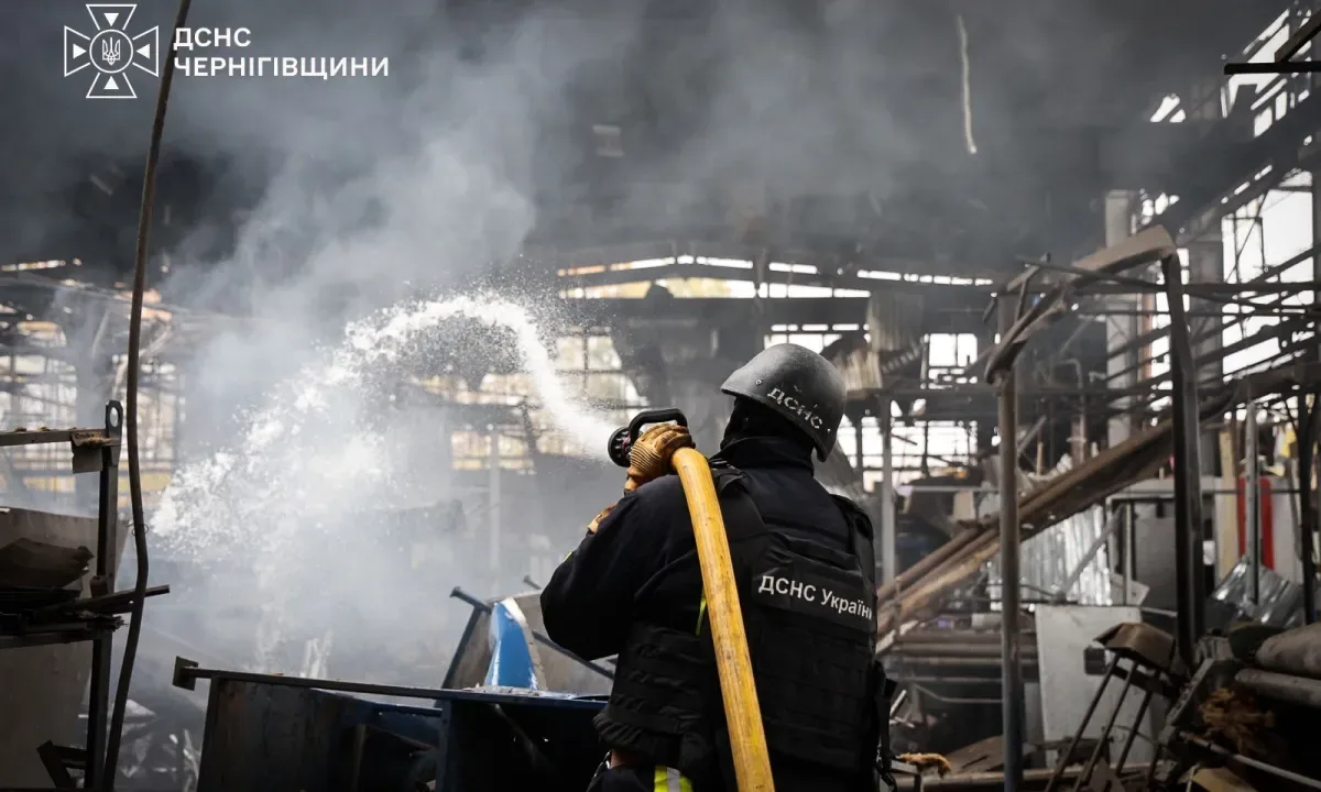 Удар по Чернигову: погиб человек, 25 раненых, россияне атаковали предприятие. ФОТО