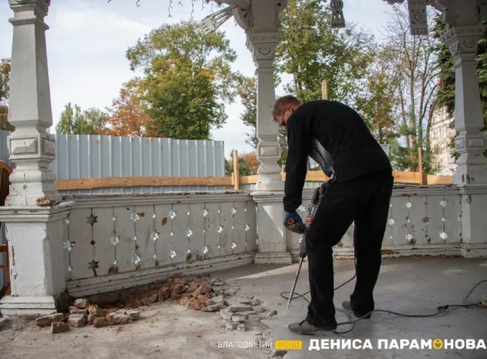 У Сумах розпочали протиаварійні роботи на Альтанці за кошти благодійного фонду