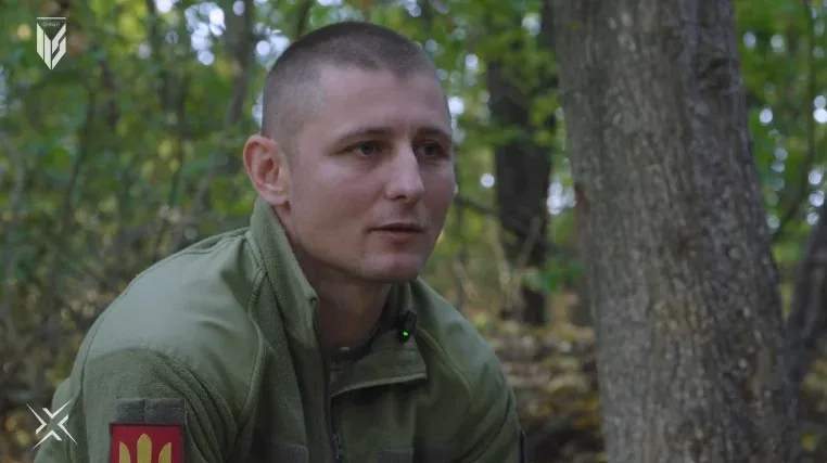 «Ми тут руки не опускаємо, вони там» — «Бро» розповів про бойовий шлях від піхотинця до головного сержанта батареї
