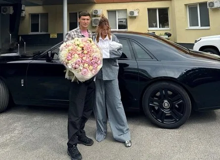 Леся Никитюк с женихом и сыном