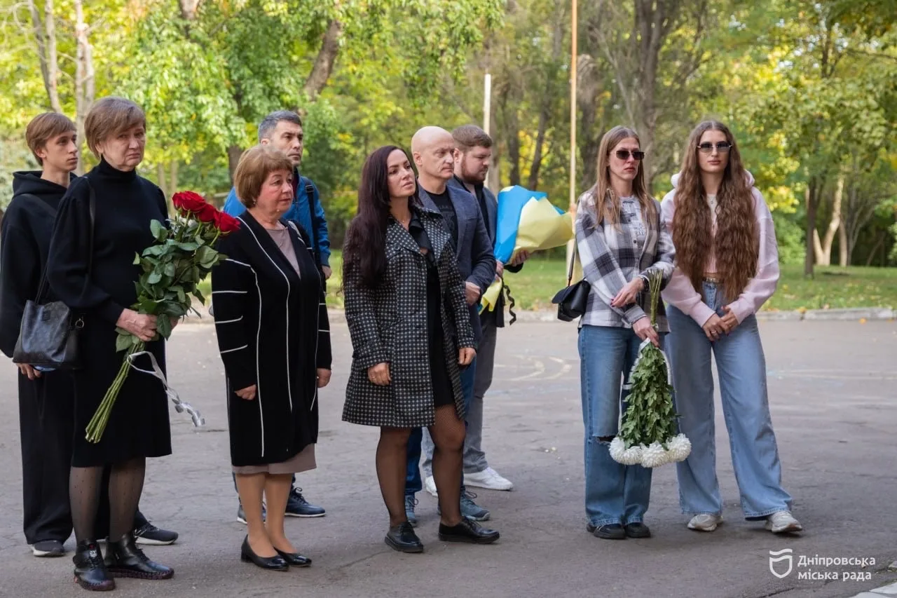 У Дніпрі на фасаді гімназії № 25 відкрили меморіальну дошку на честь загиблого захисника Олександра Дубовика - 08.10.2026