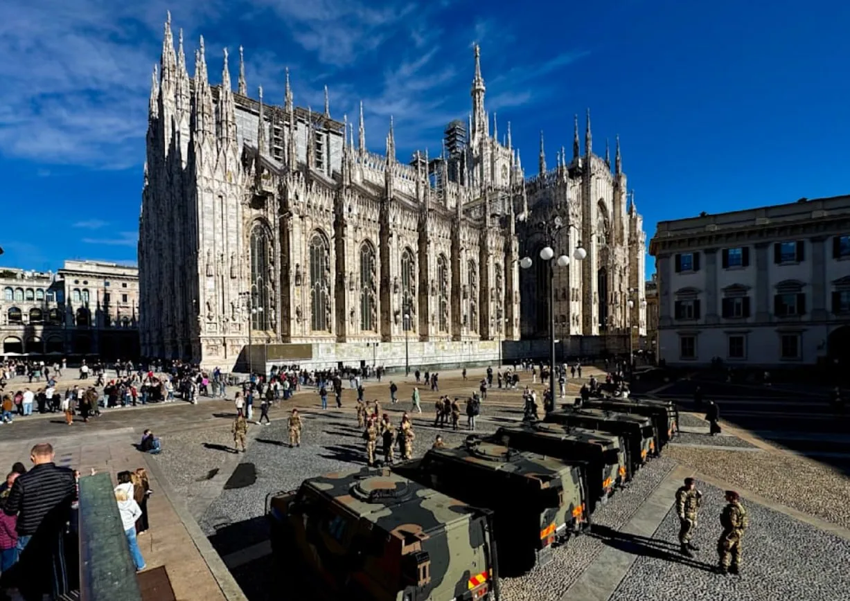 Troops deployed to the main squares of Italian cities