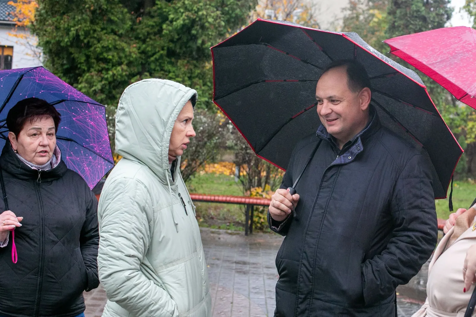 На зображенні може бути: одна або кілька осіб