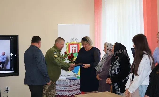 На Волині родині загиблого Героя вручили посмертну нагороду, а сестрі захисника – відзнаку за поранення (фото)