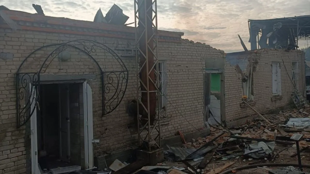 Атака на Ізюм: поранено п’ятеро людей, пошкоджено будинки та склади Атака на Ізюм Харківської області 3 жовтня 2026 року: які наслідки
