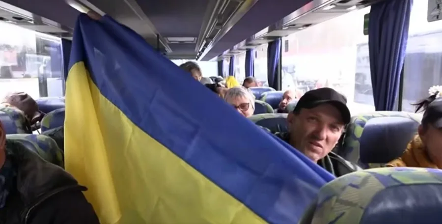 Гуманітарна місія завершилася успішно — евакуйовані жителі Олешок перетнули кордон України