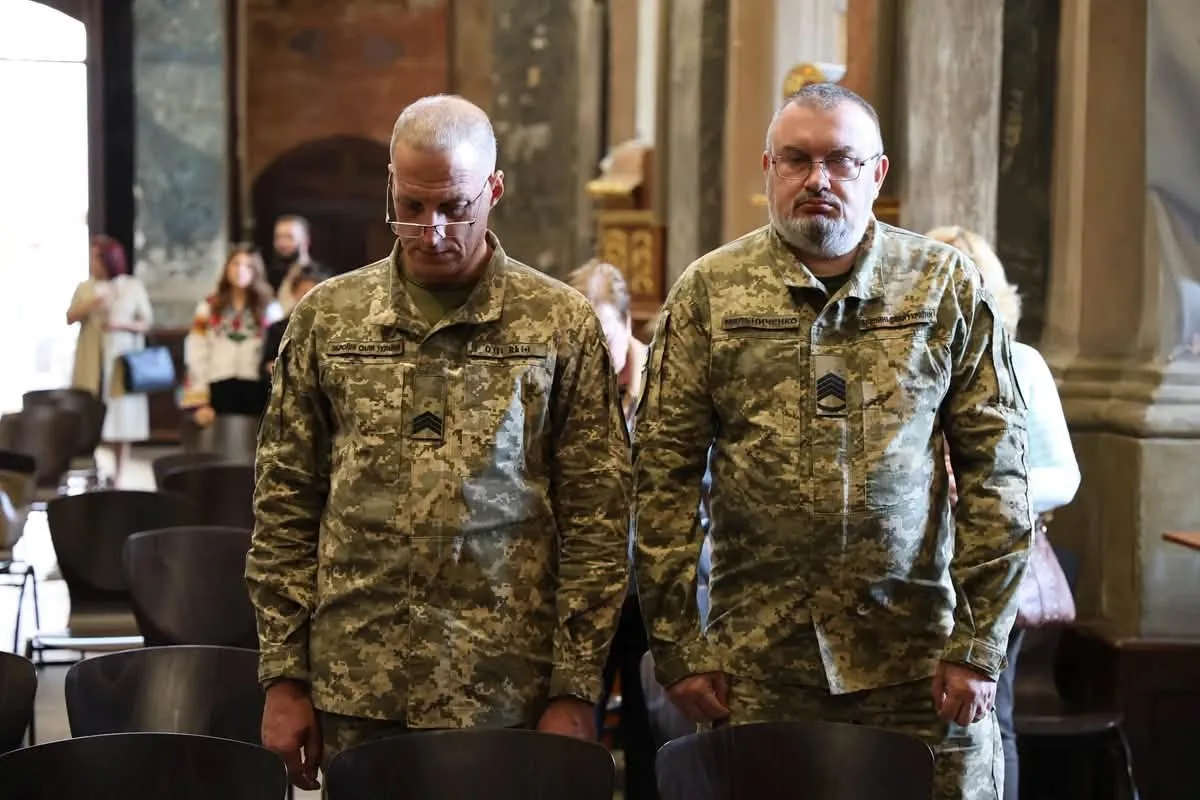 Родинам 12 полеглих розвідників вручили «Хрести Героя» - 4