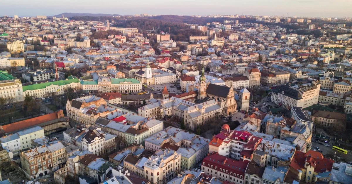 Будівництво сміттєпереробного заводу, укриття у Львові, тиждень скульптури: головні новини дня