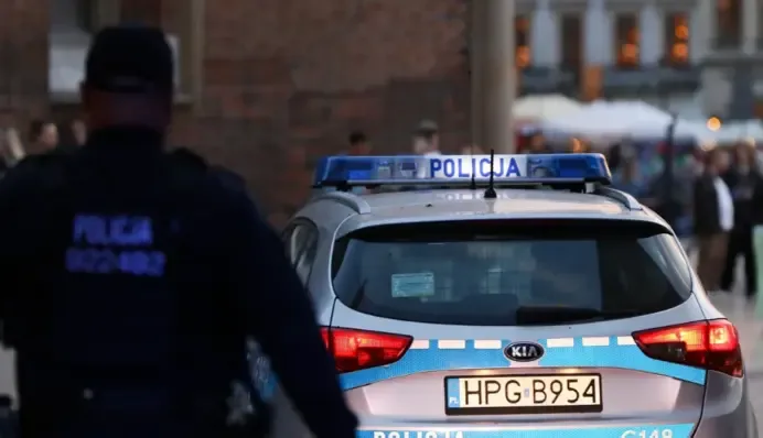 Туск заявив, що за нападами у школах Польщі не стоїть організоване угруповання
