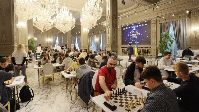 "Кубок шахових зірок" у Чернівцях відбувся в ресторані з унікальним стилем "Аристократ".