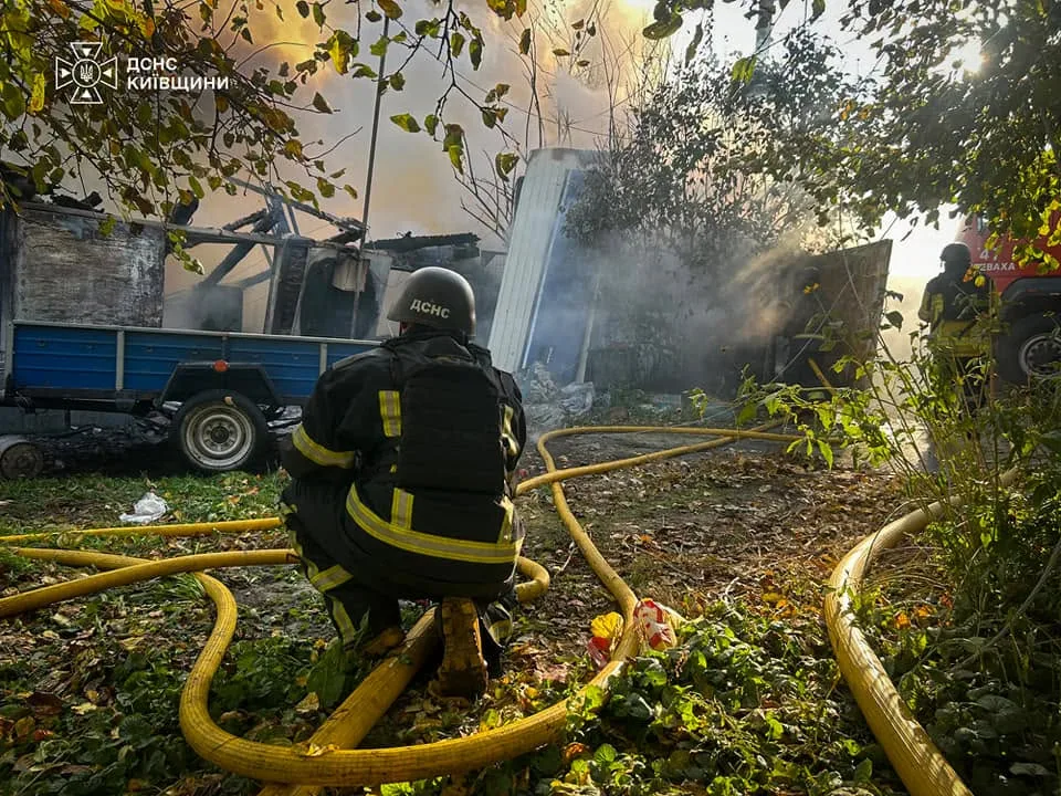 На Київщині внаслідок атаки БпЛА постраждали дві жінки, пошкоджено будинки На Київщині внаслідок атаки БпЛА постраждали дві жінки, пошкоджено будинки