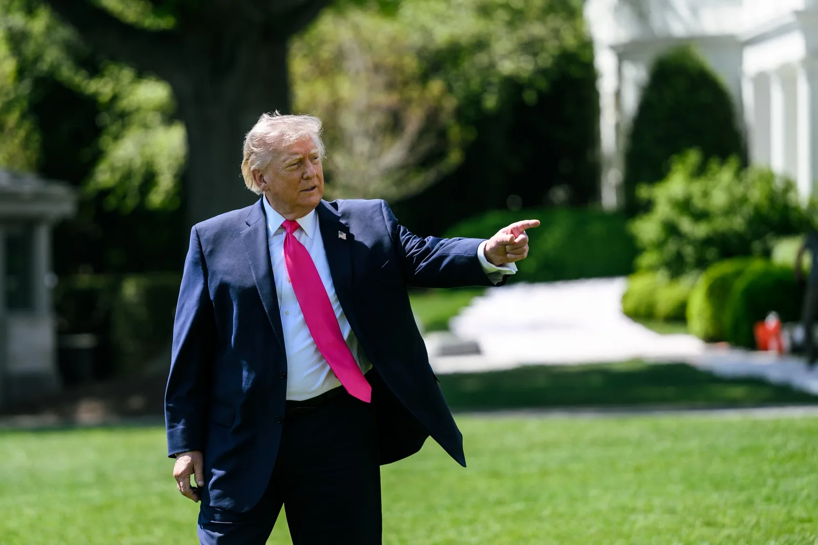 Трамп роздає американцям мільярди доларів напередодні виборів у США