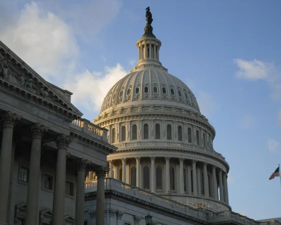 У Конгресі США готують законопроєкт про повну заборону закупівель російської нафти