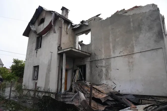 Внаслідок ворожої нічної атаки згорів будинок лікаря на Львівщині (фото)