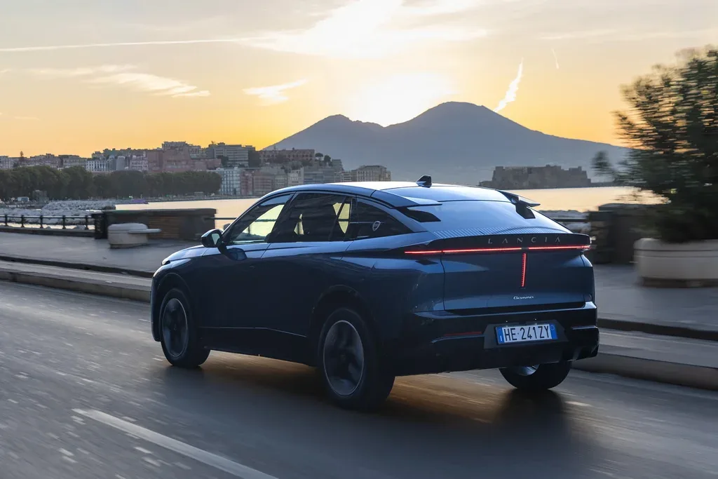 На Паризькому автосалоні презентували новий флагман Lancia Gamma