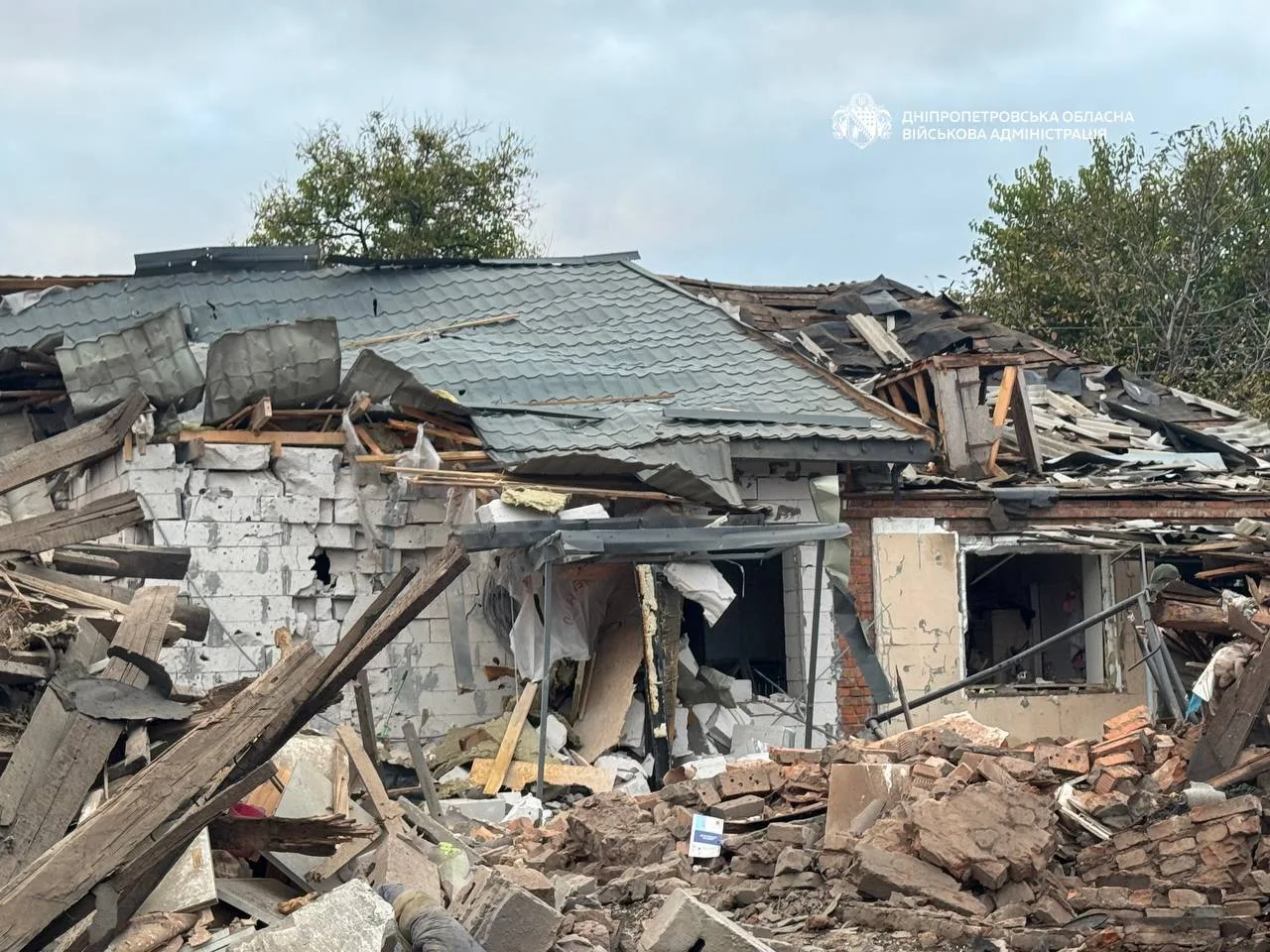 росіяни понад 20 разів атакували Дніпропетровщину: постраждала 84-річна жінка - 19.10.2026