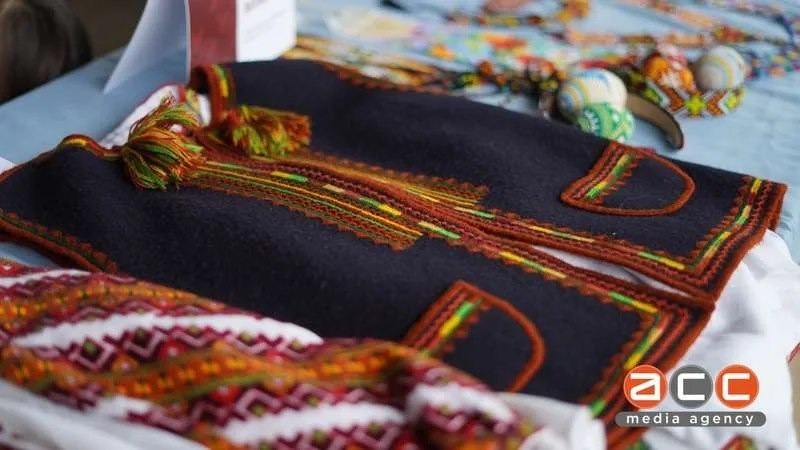 У Чернівцях на височині відкрили мистецький простір із різьбленим ґанком