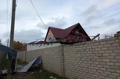 Наслідки удару російського безпілотника по приватних будинках у Миколаєві