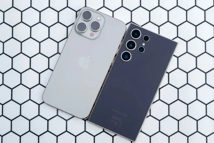 iPhone 15 и Samsung Galaxy S 24