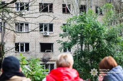Наслідки ворожої атаки на Миколаїв: пошкоджені житлові будинки та автомобілі