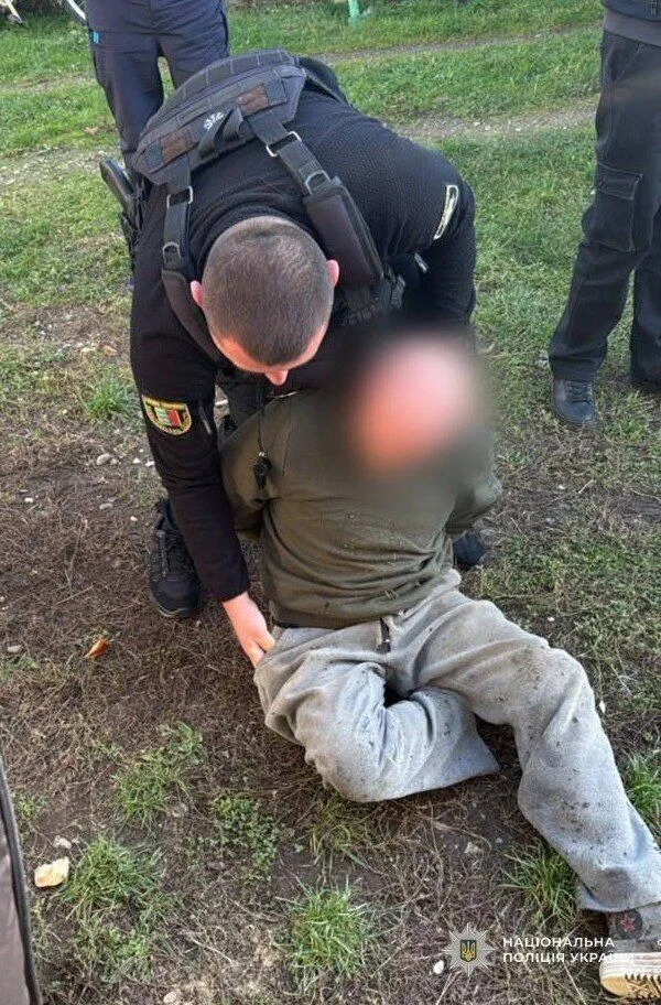 Йшов по центральній вулиці і стріляв у перехожих: на Закарпатті затримали екссвященника УПЦ МП, який застрелив двох людей. Фото