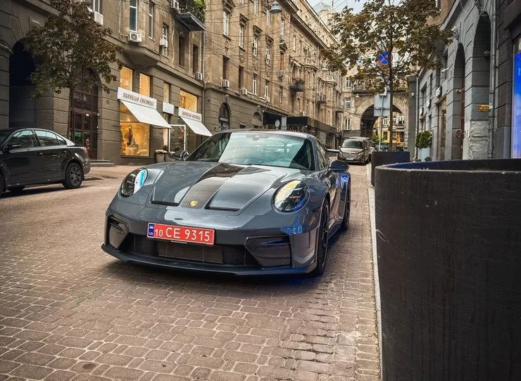 Автомобиль Porsche 911