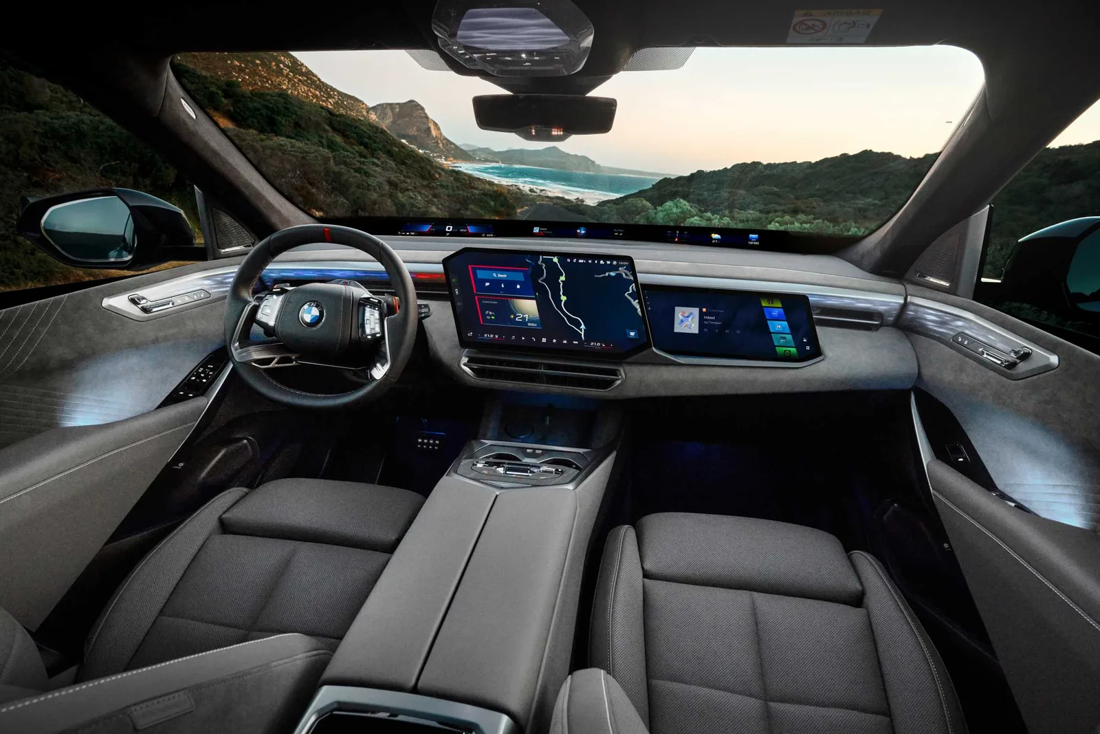 Салон BMW X7 с системой Panoramic iDrive