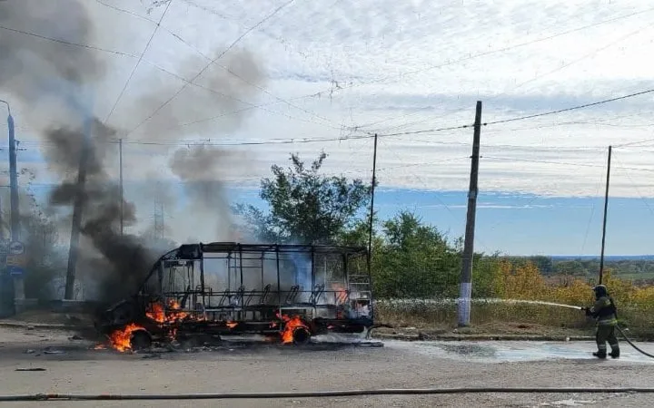У Слов'янську росіяни атакували автобус та авто, є жертви