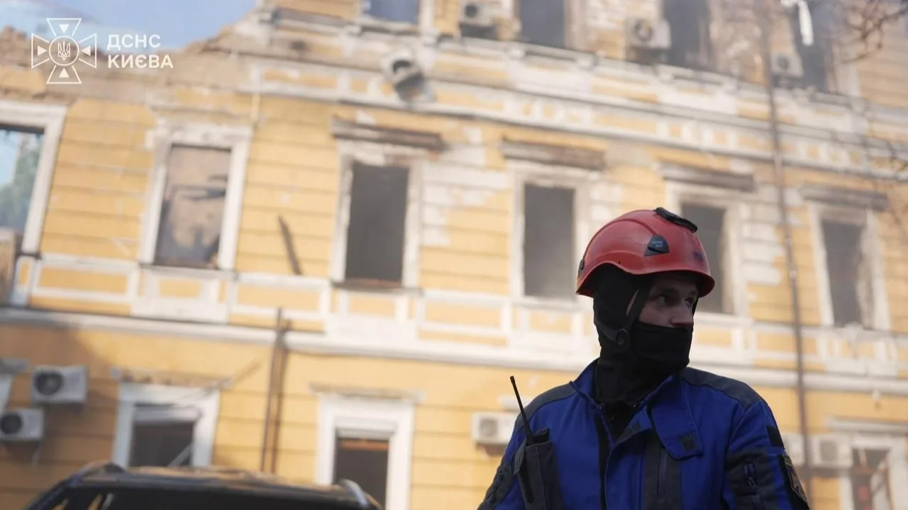 The Guardian пише, що дипломати розробляють плани перенесення посольств з Києва на випадок атак РФ по них