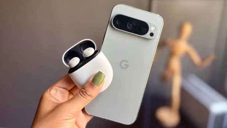 Наушники Google Pixel Buds Pro 2 и смартфон на базе Android