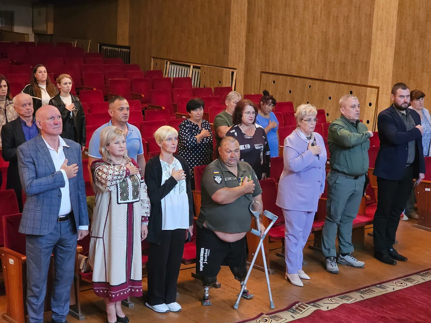 «Припиніть спроби зам’яти ситуацію»: жителька Кельменців заявила про тиск після допису на захист інваліда ветерана, на якому піариться місцева влада