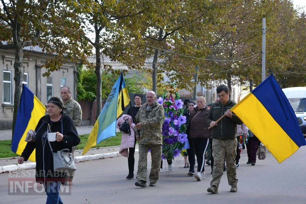 Кілія схилила коліно перед загиблим на Миколаївщині командиром безпілотних авіакомплексів Павлом Каранягою