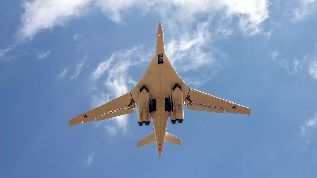 Ту-160: які ракети несе, дальність польоту, ціна і технічні характеристики бомбардувальника Бомбардувальник Ту-160