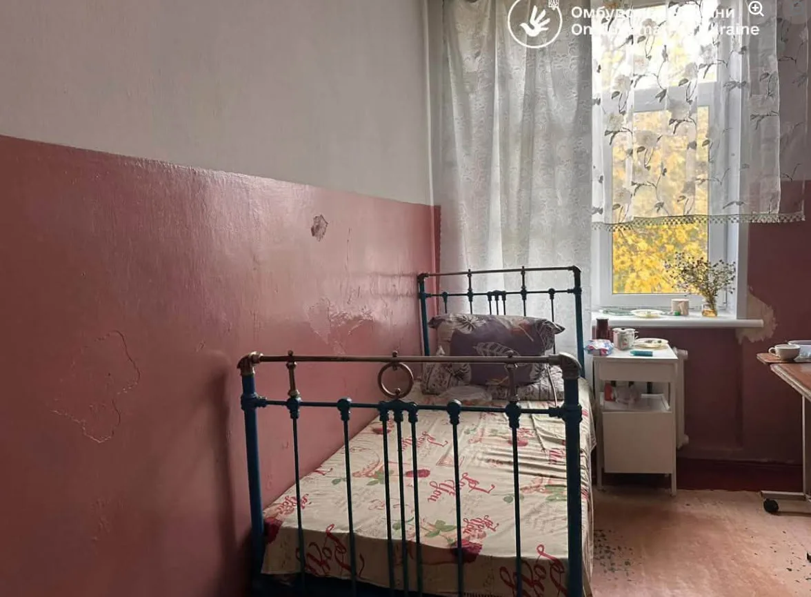 Проблеми з евакуацією, відсутність спецліжок та кнопок виклику: виявили порушення в інтернаті на Черкащині