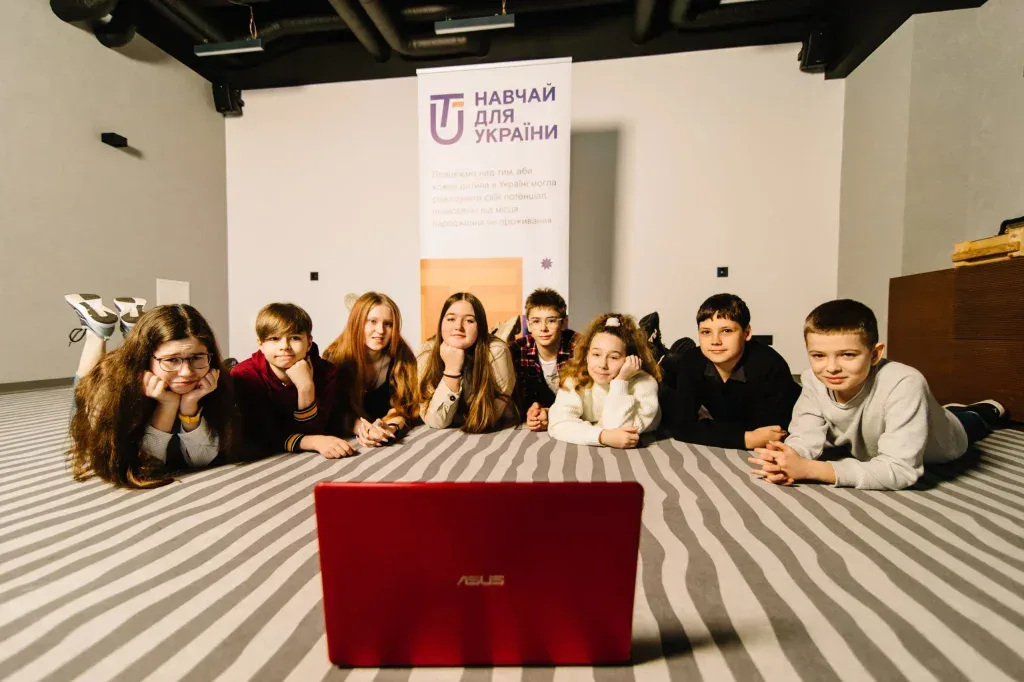 Школярам 5-11 класів з Донецької області пропонують безоплатні онлайн-заняття зі шкільних дисциплін: як долучитися