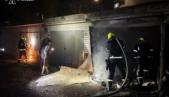 Дрон влучив у 24-поверхівку в Києві: у Святошинському районі спалахнула пожежа