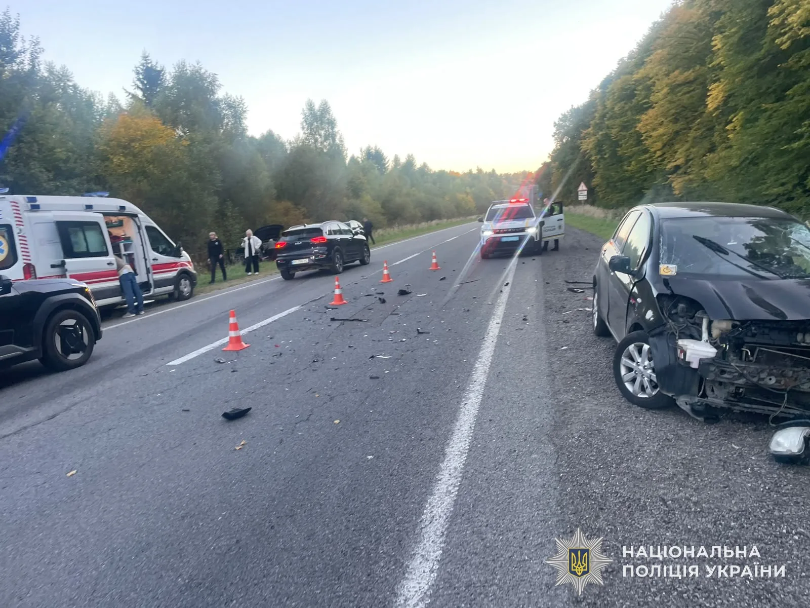 На автодорозі Київ-Чоп зіткнулися автомобілі під керуванням двох майже ровесниць