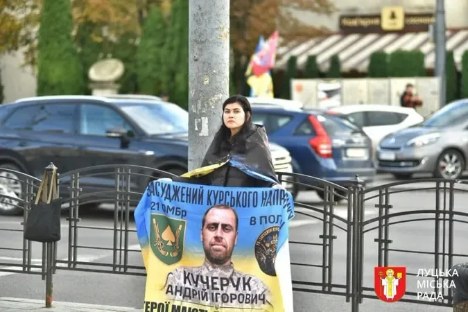 «Не мовчи. Полон вбиває»: у Луцьку рідні захисників нагадали про полонених воїнів (фото)