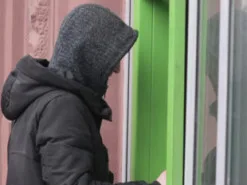 Помилковий переказ на чужу картку: чи є шанс повернути гроші
