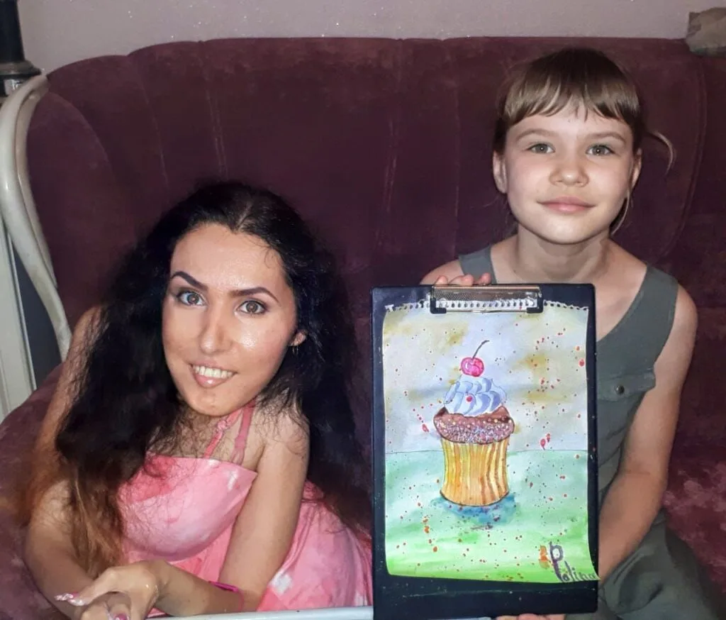 Маріанна Смбатян – художниця із Запоріжжя, яка проводить індивідуальні заняття з живопису.