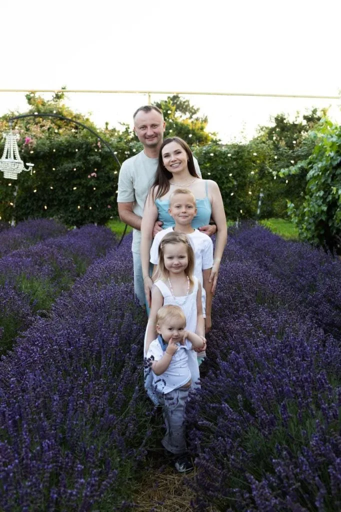Свій досвід Федоренки не вважають універсальним прикладом для інших родин. Марія наголошує, що рішення про виїзд чи повернення залежить від обставин конкретної сім’ї.