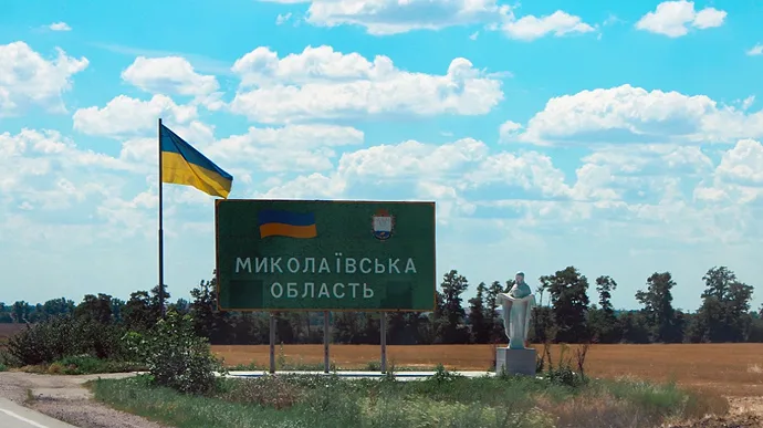 На Миколаївщині внаслідок ворожих атак пошкоджені склади та сільгосптехніка