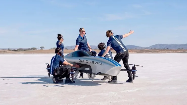 Аппарат DeLorean Airspeeder